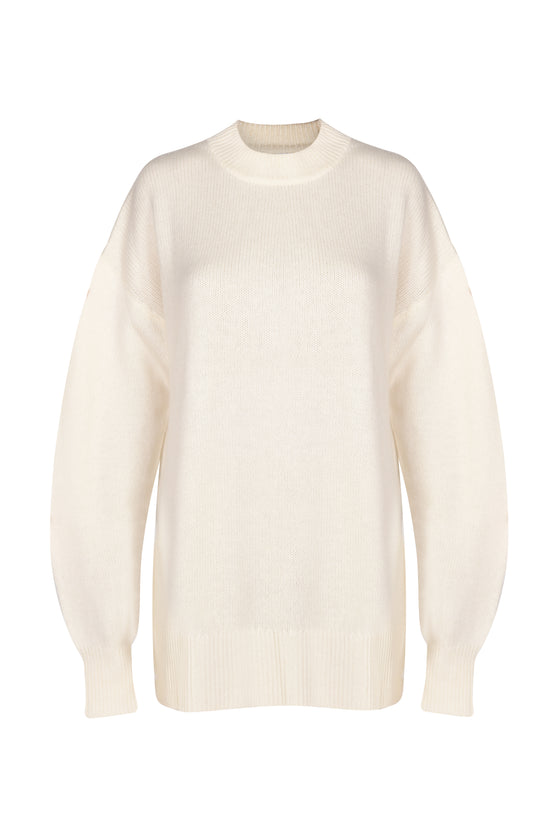 Oversize cashmere sweater with a round neck in off-white