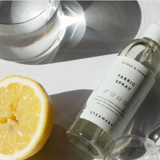 Osvěžující sprej na oděvy Citrus & Cedar