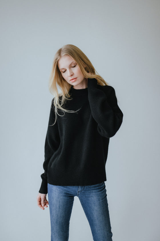 Oversize kašmírový svetr s kulatým výstřihem černý