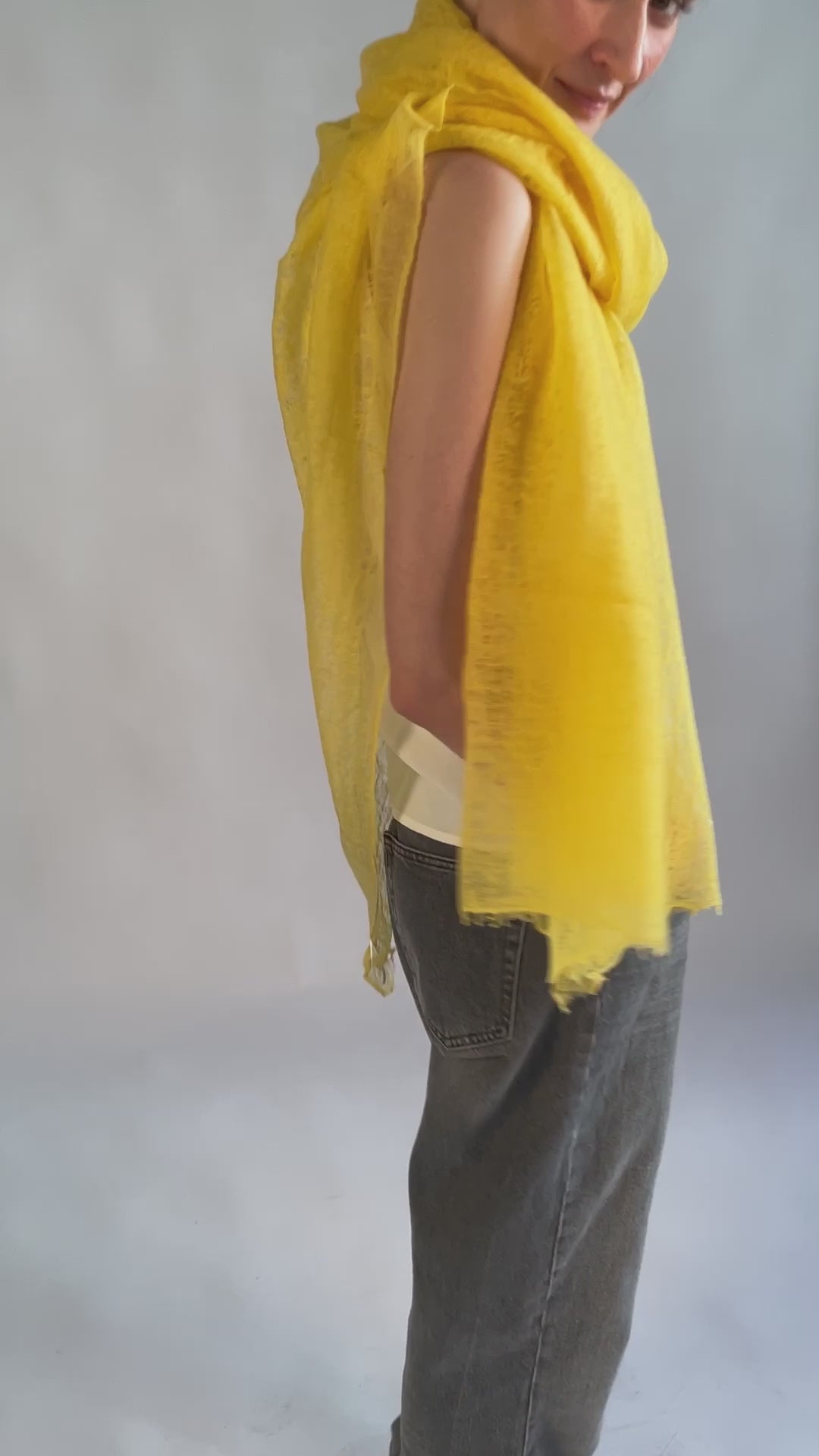 Ultralehká šála Sagarmatha z baby kašmíru Mustard Yellow