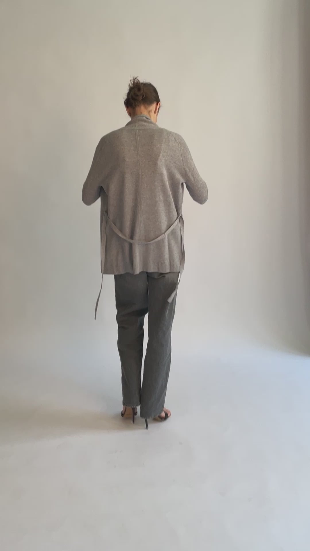 Kašmírový cardigan DIVINE šedý