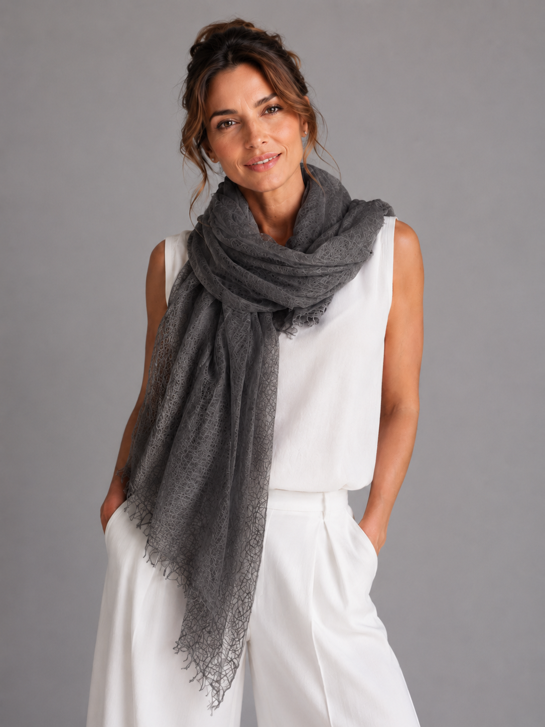 Ultralehká šála Sagarmatha z baby kašmíru Dark Grey – hlavní pohled