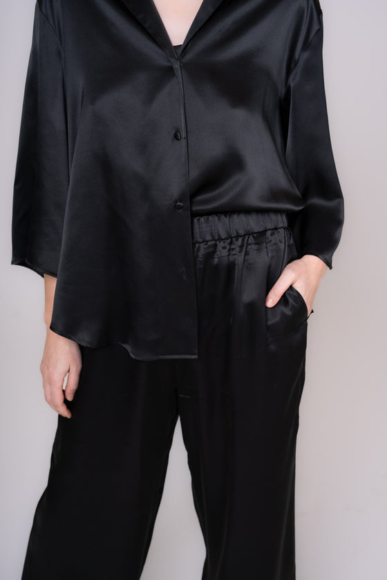 SET GODDESS: Silk blouse and pants black
